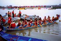 Xindian 1995 - The MTC women's team preparing for a race.