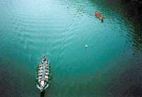 Bitan 1995 - The MTC women's team (left) with a strong lead against one of the aboriginal teams.